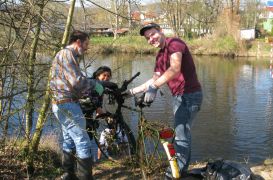 SaalePUTZ 2019 Bergung Eines Fahrrads